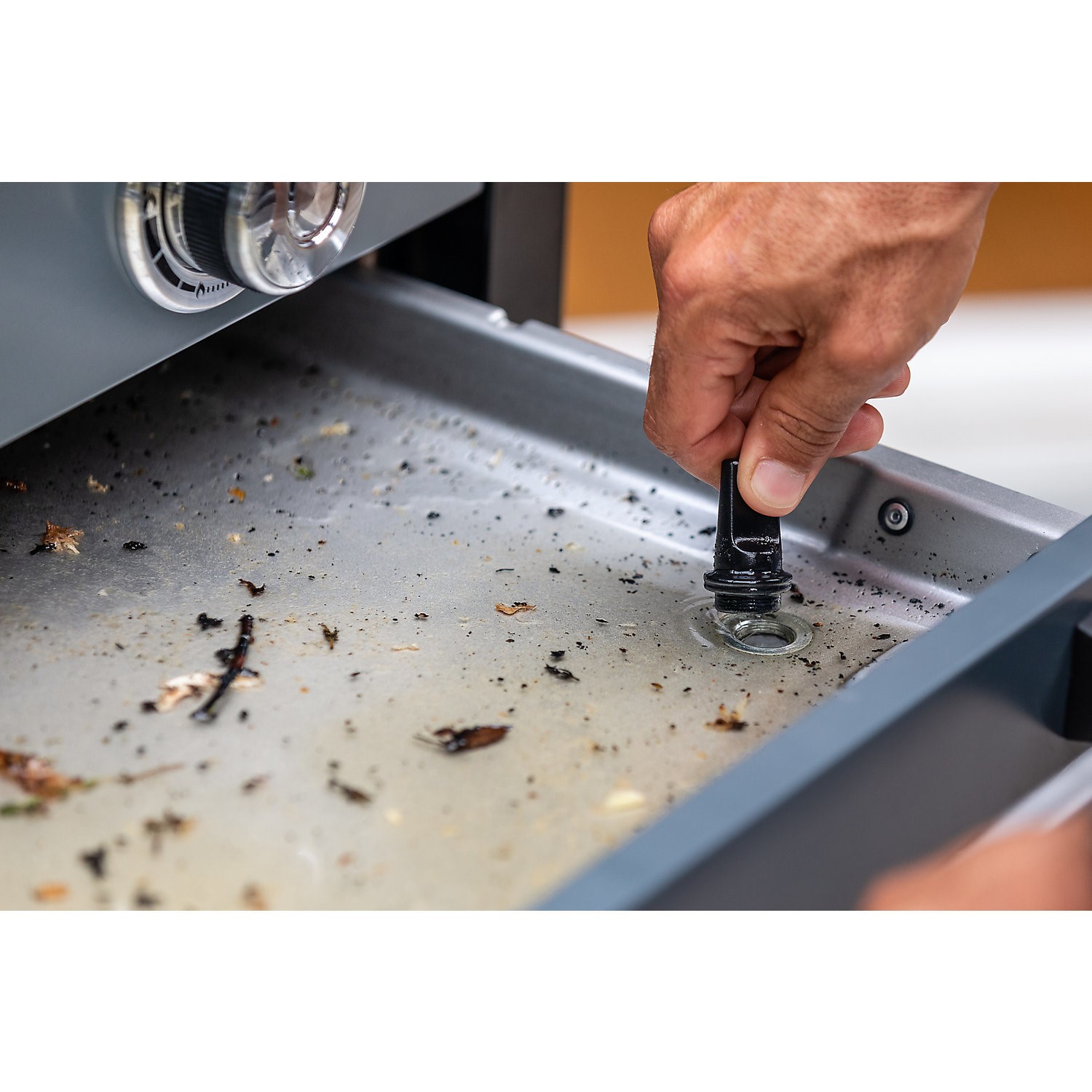 Campingaz 4 Series Premium S - 4 Burner Gas BBQ Grill with Side Burner - Grey - Image 8