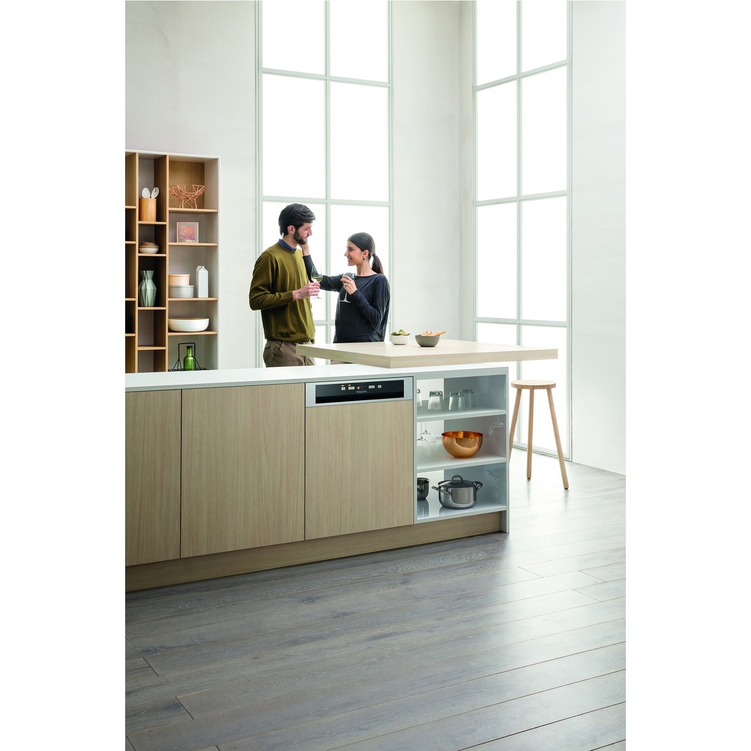 Hotpoint 13 Place Settings Semi Integrated Dishwasher - Black - Image 2